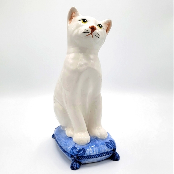 Vintage Majolica Italy Cat On Blue Pillow w/ Hand Painted Flowers On The Back - Picture 2 of 14